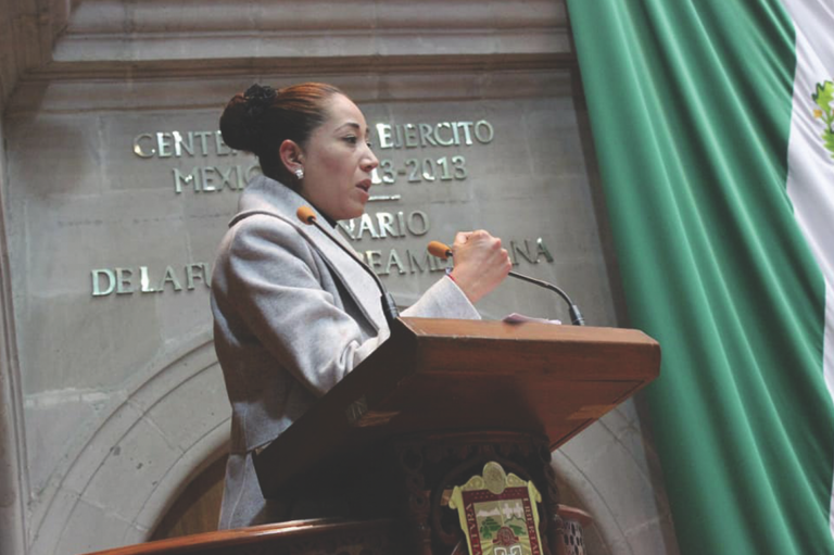 Diputada por Atizapán miembro de la directiva de diciembre en la Legislatura