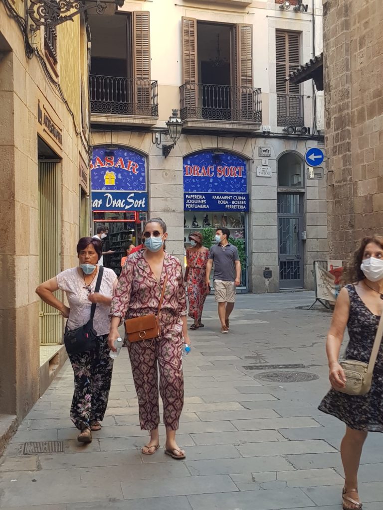 Aferrados a las mascarillas